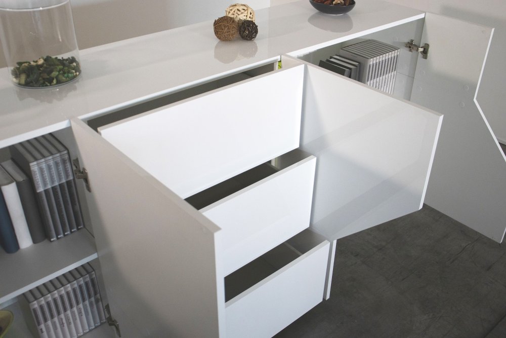 Buffet bas NALIE
blanc laqué brillant  4 portes 3 tiroirs