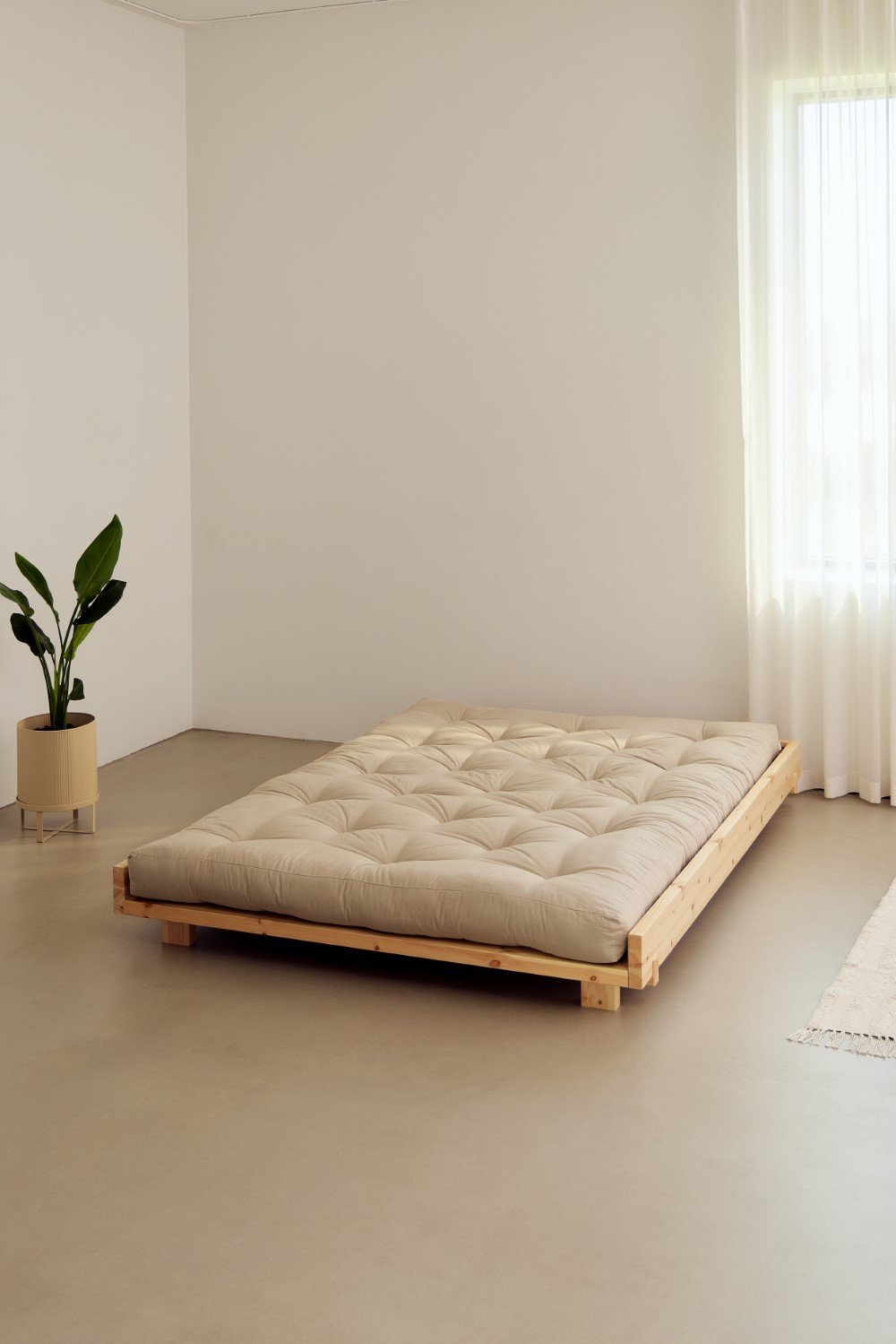 Lit futon SOCIAL pin laqué naturel couchage 180x200 cm