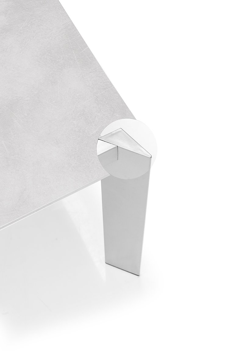 Table extensible 10 couverts BARON pieds métal triangulaire plateau céramique