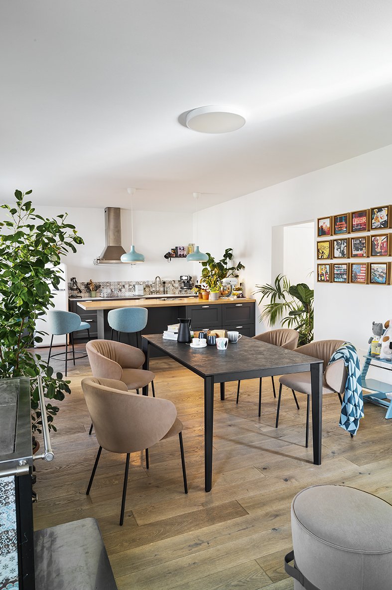 Table extensible 8 couverts PENTAGON 180cm pieds métal 