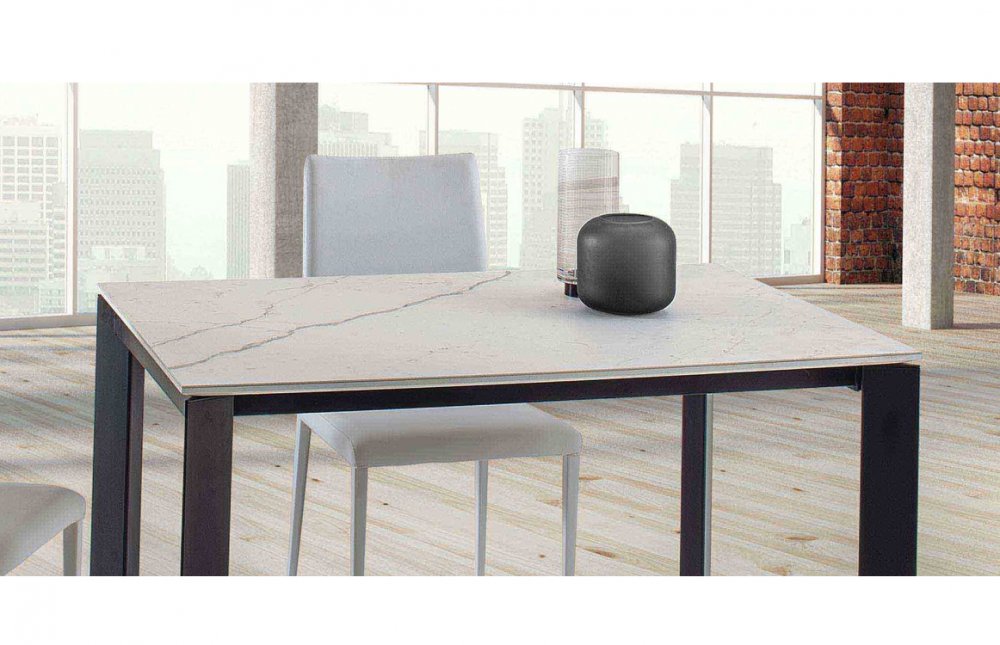 Table 10 couverts TEOREMA extensible 120 à 240cm pieds métal graphite plateau céramique calacatta gold