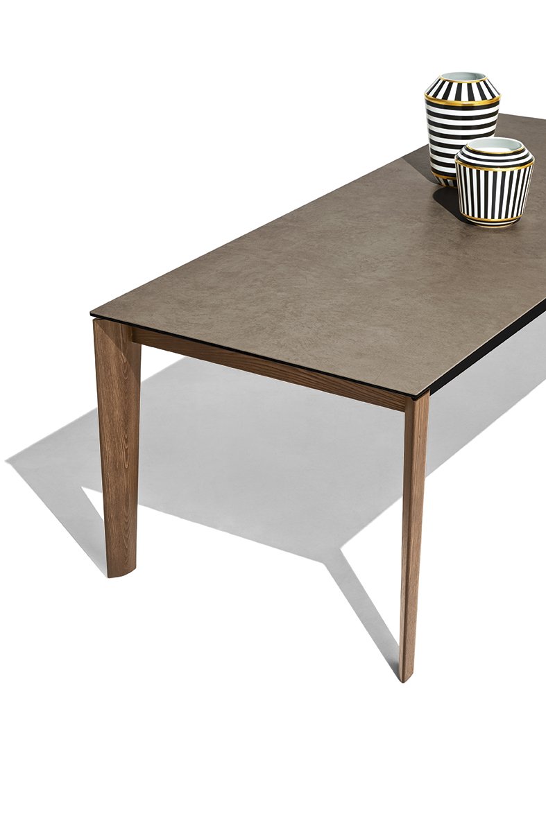 Table extensible 8 couverts BAND 220 cm pieds bois plateau céramique 