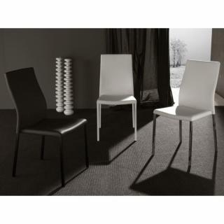 Lot de 2 chaises design HELLEN polyuréthane façon cuir noir pieds laqués noir