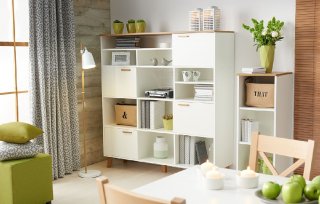 Commode FREDO blanche, 4 portes 10 niches, piètement chêne naturel