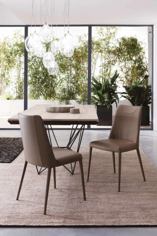 Table extensible FIL8 en Chêne Naturel Soft et piétement métal noir / Small