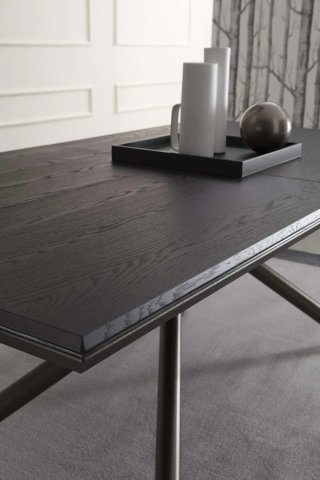 Table extensible RANDOM en Chêne Carbone et piétement  Métal Graphite Mat