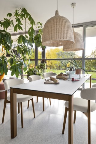 Table extensible 8 couverts EMINENCE 210 cm pieds hêtre