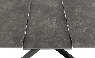 Table à manger extensible IRVING PM plateau en céramique gris béton piétement acier noir mat.